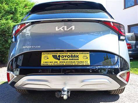Infografika s postupem montáže tažného zařízení na Kia Sportage