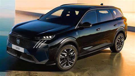 Obrázek: Peugeot 5008 z bočního pohledu s důrazem na délku a působivou siluetu