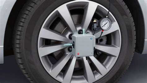 Grafika: Jak funguje TPMS nepřímé měření tlaku ve voze