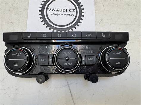 Ovládací panel sedadel a ventilace - Initiale Paris