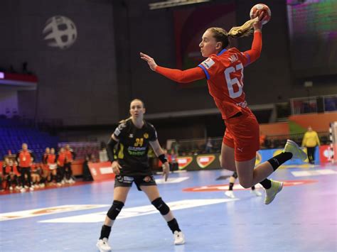 Házená: brankářské zákroky a kontaktní střety