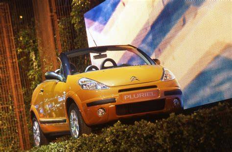 Porovnání znaků na kapotě do a od určitého roku výroby Citroën C3 Pluriel