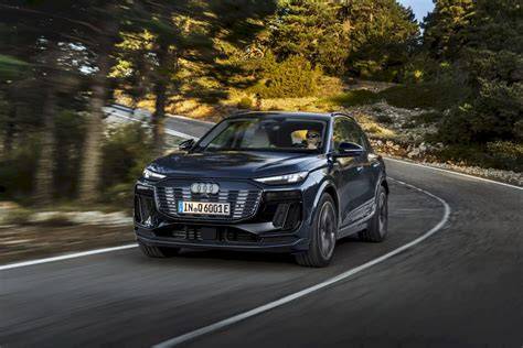 Infografika: Srovnání SX s konkurenčními 125 na silnici, rozměry kol, pneumatiky a systém ABS