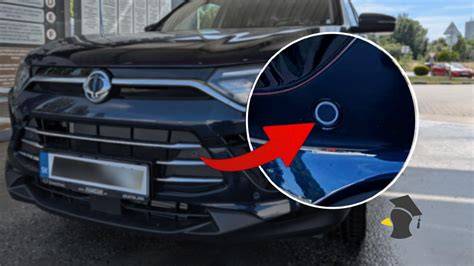 Infografika: Schéma umístění otvorů pro senzory a montážních bodů na nárazníku BMW F20/F21