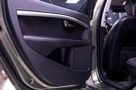 Infografika: Schéma otevírání kufru a dveří Volvo XC70
