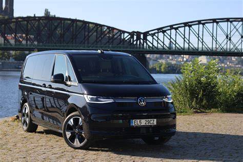 Infografika: Přehled verzí VW Multivan 2011 a jejich ceny v CZ