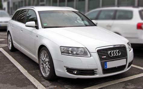 Ilustrace znázorňující umístění kabinového filtru v Audi A6 4F (C6) a krok za krokem výměny