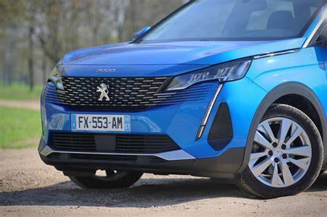 Infografika: Přehled verzí Peugeot 2008 a nabídky motorů