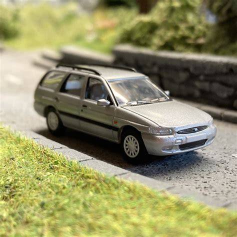 Graf ukazující rozložení verzí a motorů Ford Escort Mk VII