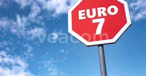 Infografika: Přehled emisních norem EURO a jejich vliv na naftové a benzínové motory