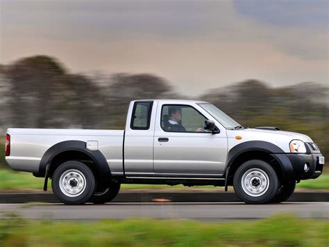 Infografika: Srovnání verzí NP300 (Single Cab, King Cab, Double Cab) s rozměry korby