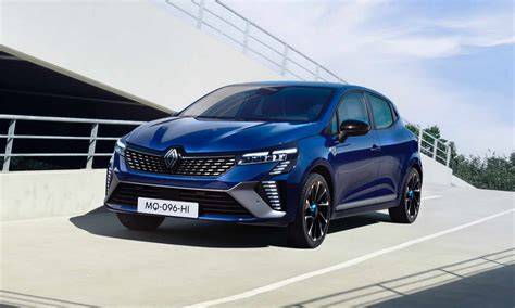 Renault Clio 1.2 diagnostická zásuvka a řídicí jednotka