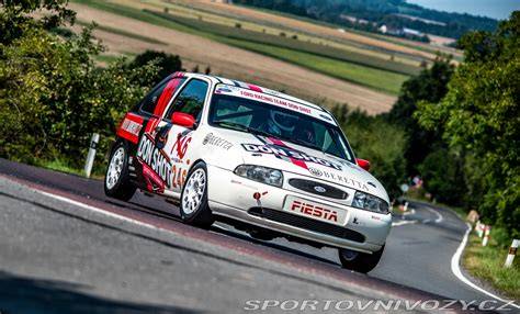 Infografika: Technické parametry Ford Fiesta Mk4 (1996-1999) - rozměry, hmotnost, pohonné jednotky
