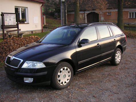 Škoda Octavia II RS kombi černá - boční pohled