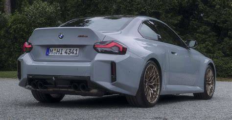 Octagonální koncovky na BMW M2 G87