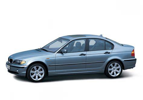 Infografika: anatomie zavěšení BMW E46 320d a polohy vrchního čepu ramene