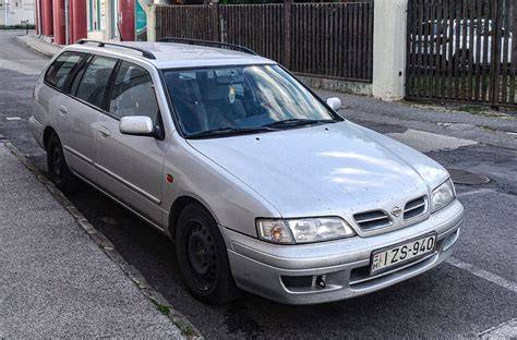 Nissan Primera kombi - boční pohled