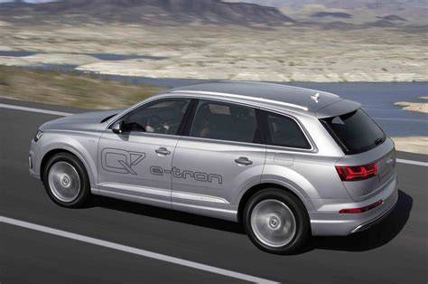 Graf: Srovnání dojezdu a spotřeby Audi Q7 e-tron s konkurenty (Q7 e-tron, BMW X5 40e, Mercedes GLE).