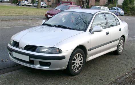 Infografika ukazující porovnání výkonů a terénních schopností hlavních modelů Mitsubishi