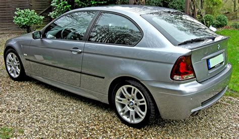 E46 Compact motorový prostor