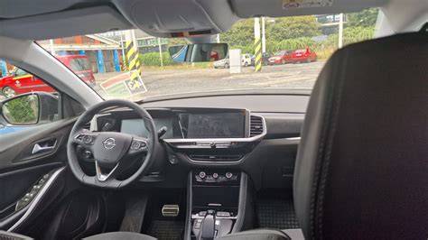 elektrifikovaný interiér Opelu Grandland