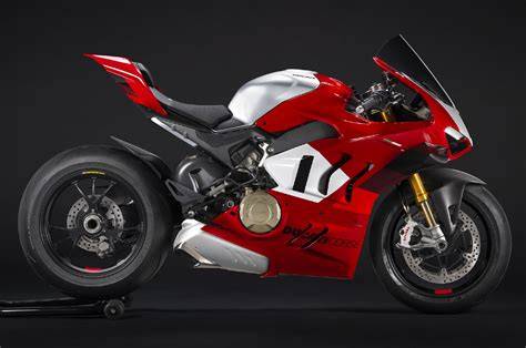 Schéma aerodynamických prvků na Panigale V4 - křídla, winglety, kapotáže