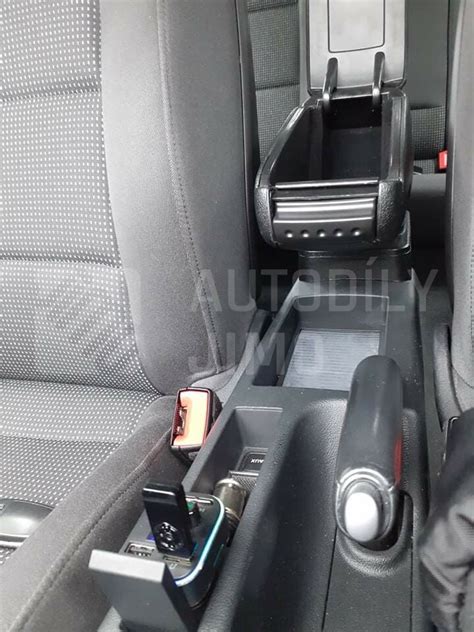 loketní opěrka Audi A3 8P montáž ukázka