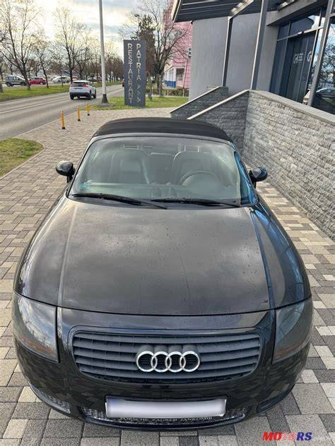 Audi TT na mokré trati s pneumatikami