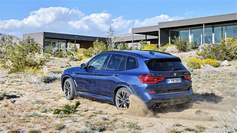 BMW xDrive off-road reklama Blur bláto sníh
