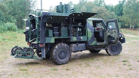 Vozidla S-LOV-CBRN a LOV-CBRN II vedle sebe při předvádění