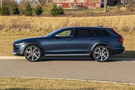 krása designu Příď a profil V90 Cross Country
