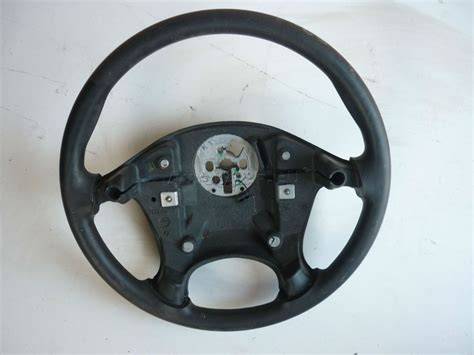 sportovní volant v interiéru Opel Tigra