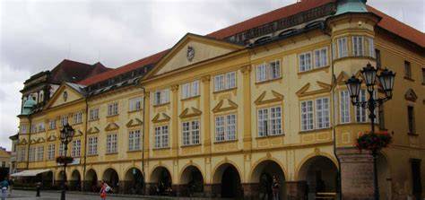 Jičín Valdštejnský zámek a historické centrum
