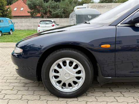 Módní aerodynamika Xedos 6 s nízkou přídí