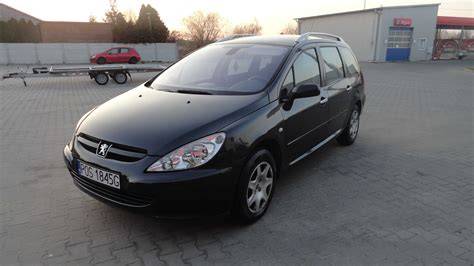 Peugeot 307 na stoupání, boční pohled