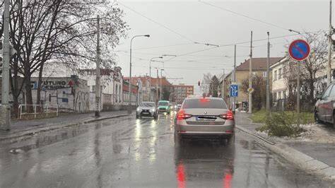 graf srovnani brzdova svetla E105S vs E135