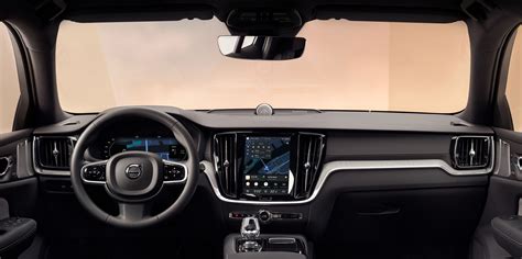 Rozložení pěti základních zobrazení na středovém displeji Volvo XC90