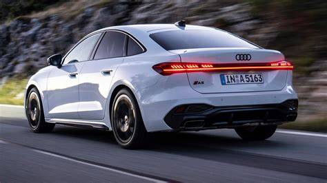 Infografika: Audi A5 Sportback výbavové stupně