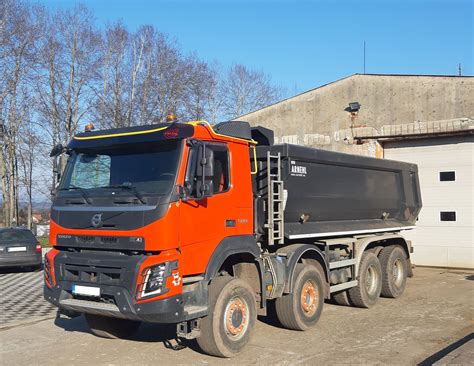 Detail dvojité přední nápravy Volvo FMX