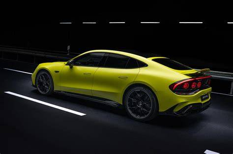 Mercedes-AMG GT 4-Door vizuální design a LED pásek