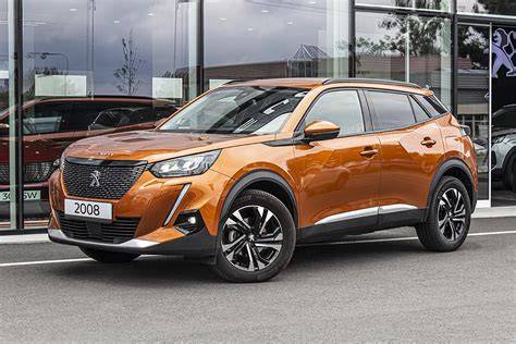 Peugeot 2008 1.2 PureTech 110 Allure zadní pohled