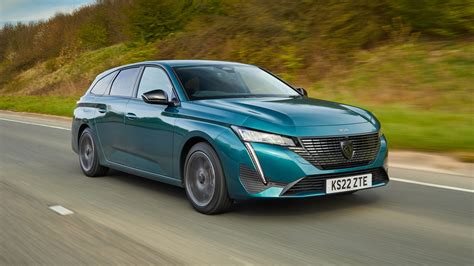Peugeot 308 SW GT Hybrid - srovnávací foto