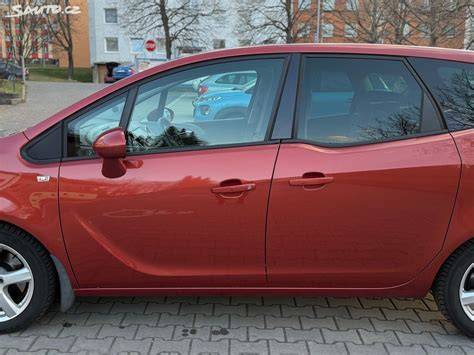infografika Opel Meriva vydání a výbava