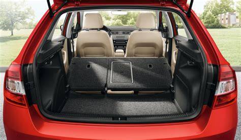 Škoda Rapid Spaceback interiér a zavazadlový prostor