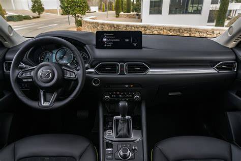 informační obraz CX-5 interiér a archtitektura