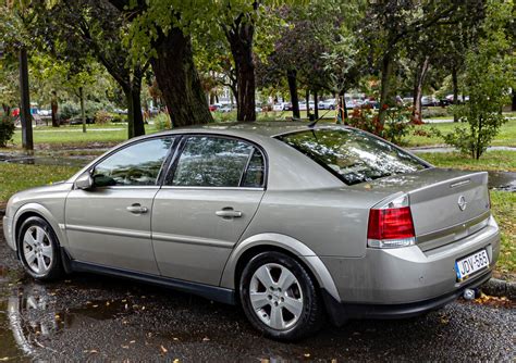 Infografika: Rozdíly mezi nárazníky Opel Vectra C
