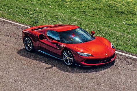 infografika: otočení volantu a profily pro Ferrari 296 GTB
