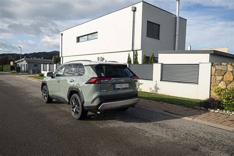 tipy na vyber hybridneho RAV4