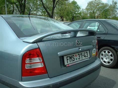 české autodoplňky zadní křídlo Octavia I