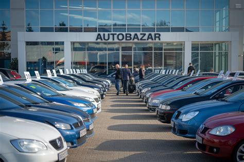 showroom autobazar vystavená auta interiér